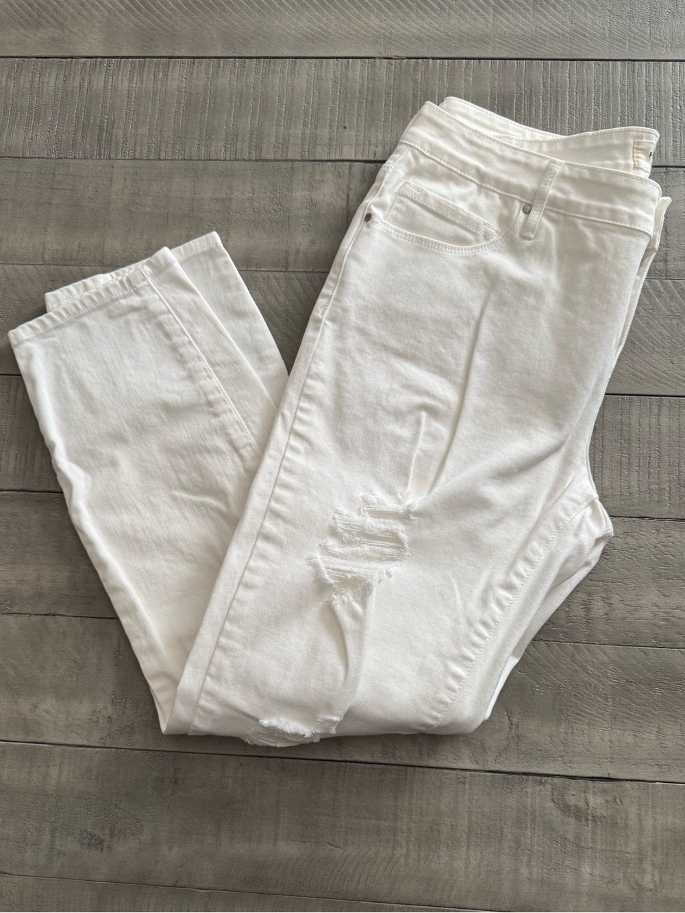 PacSun Women’s White Distressed Low Rise Skinniest Ankle Jeans
